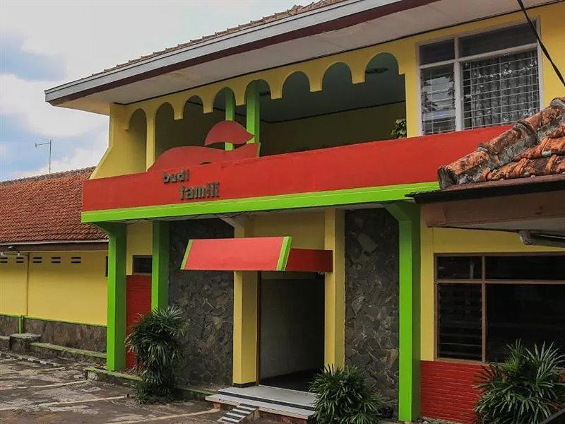 Oyo Life 1708 Hotel Budi Famili 1 Syariah Ciamis Εξωτερικό φωτογραφία