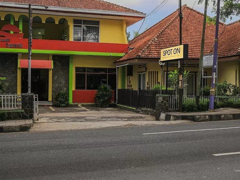 Oyo Life 1708 Hotel Budi Famili 1 Syariah Ciamis Εξωτερικό φωτογραφία
