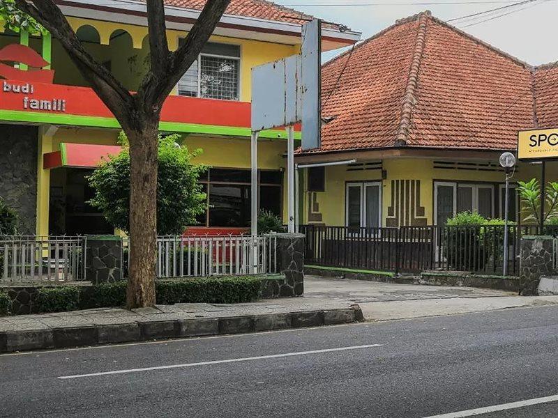 Oyo Life 1708 Hotel Budi Famili 1 Syariah Ciamis Εξωτερικό φωτογραφία