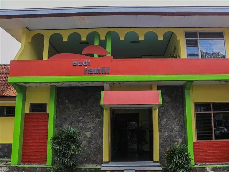 Oyo Life 1708 Hotel Budi Famili 1 Syariah Ciamis Εξωτερικό φωτογραφία