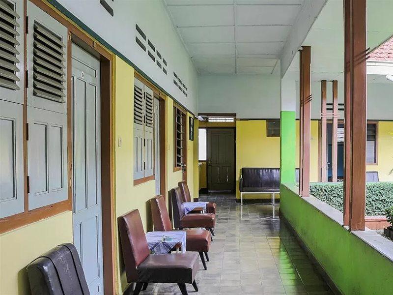 Oyo Life 1708 Hotel Budi Famili 1 Syariah Ciamis Εξωτερικό φωτογραφία