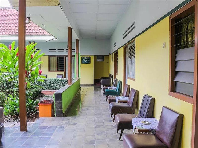 Oyo Life 1708 Hotel Budi Famili 1 Syariah Ciamis Εξωτερικό φωτογραφία