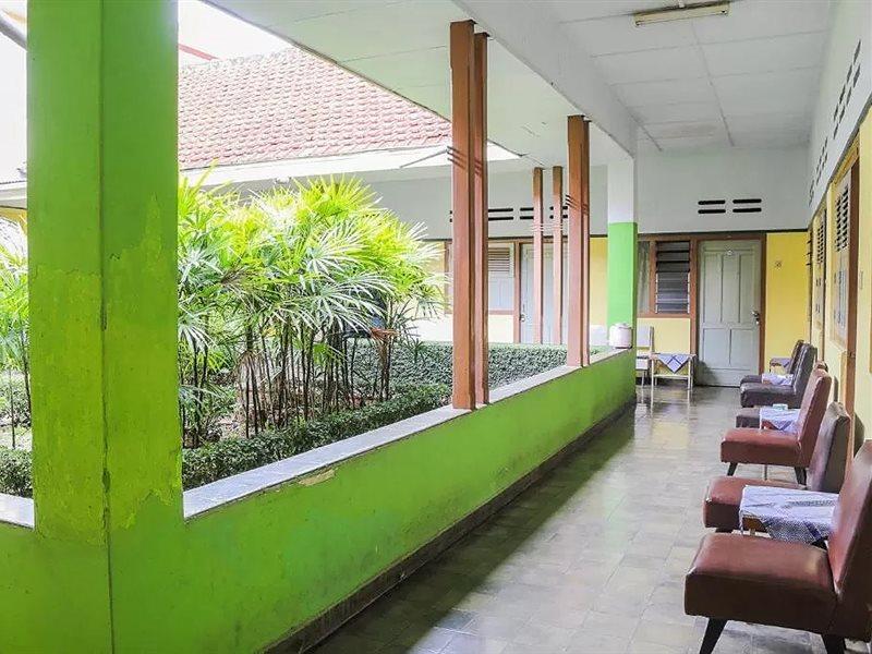 Oyo Life 1708 Hotel Budi Famili 1 Syariah Ciamis Εξωτερικό φωτογραφία