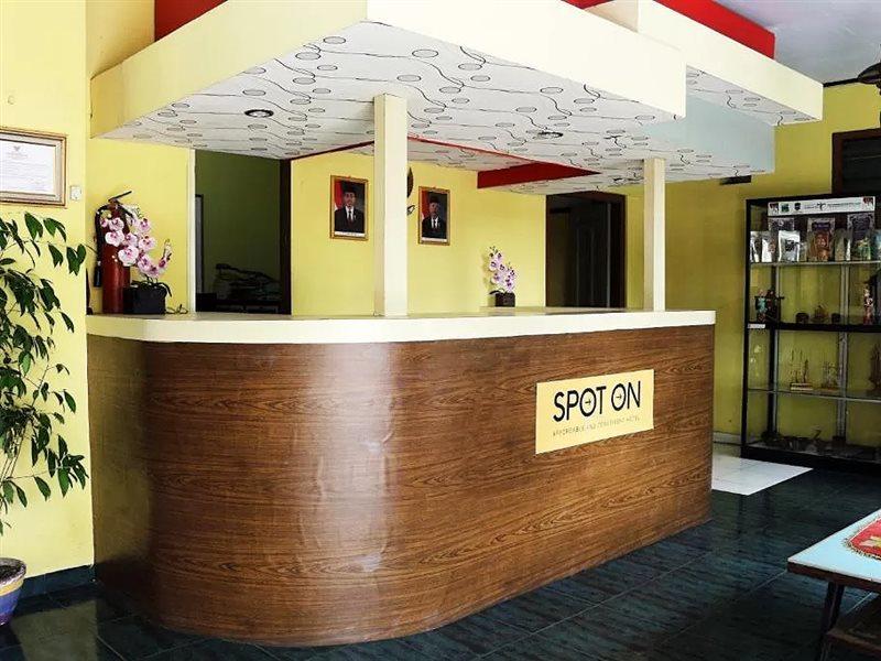Oyo Life 1708 Hotel Budi Famili 1 Syariah Ciamis Εξωτερικό φωτογραφία
