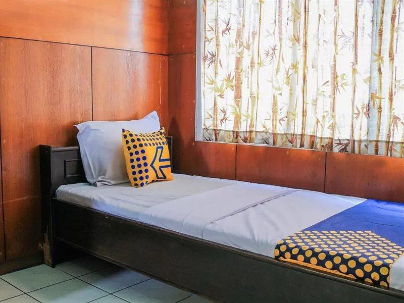 Oyo Life 1708 Hotel Budi Famili 1 Syariah Ciamis Εξωτερικό φωτογραφία